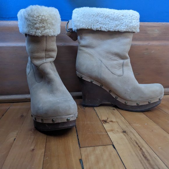 UGG Carnagie Sherpa Nubuck Leather Fold Over Heeled Wedge Boots 7US - Picture 3 of 4